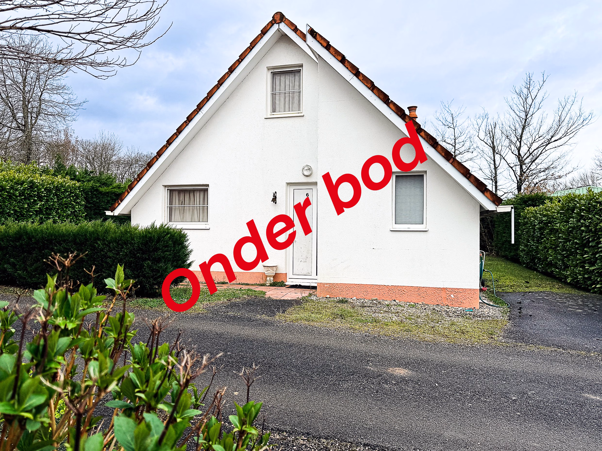 Villa 6 onder bod
